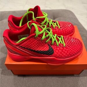 ZOOM KOBE 6 PROTRO 'REVERSE GRINCH’ size 6.5